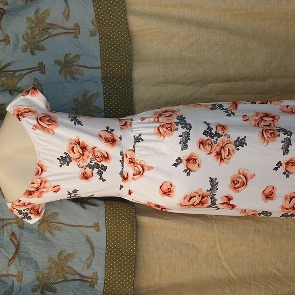 One piece dress with open front and shorts underneath - Picture 5 of 9